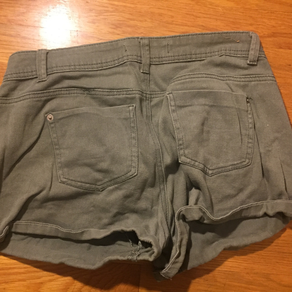 ❌SOLD❌army green mid rise shorts❌SOLD❌